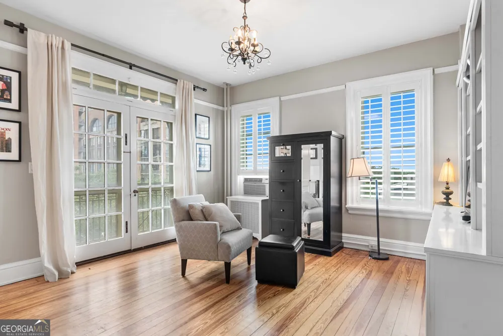 24 E Liberty ST Savannah, GA 31401