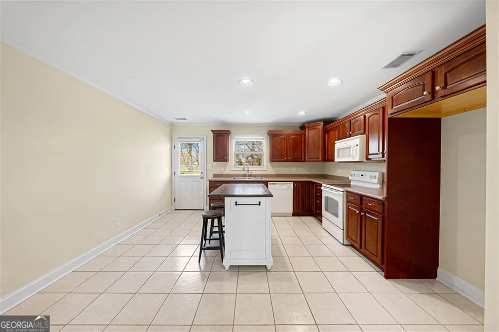 617 Ridgeview LN Lavonia, GA 30553
