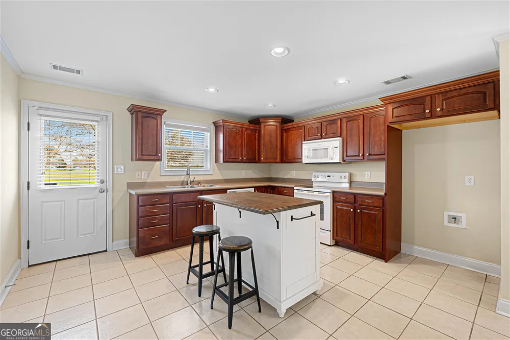 617 Ridgeview LN Lavonia, GA 30553