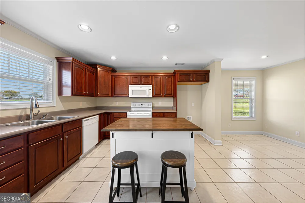 617 Ridgeview LN Lavonia, GA 30553