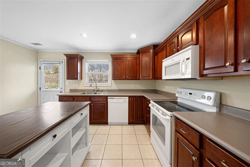 617 Ridgeview LN Lavonia, GA 30553