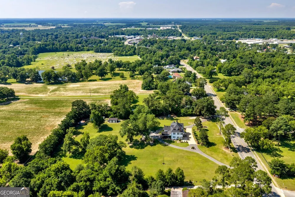 700 N 3rd ST Vienna, GA 31092