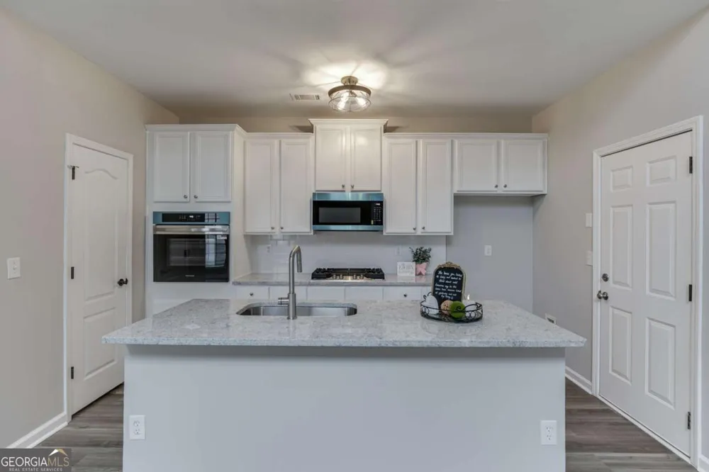 3941 Lake Pass LN Suwanee, GA 30024