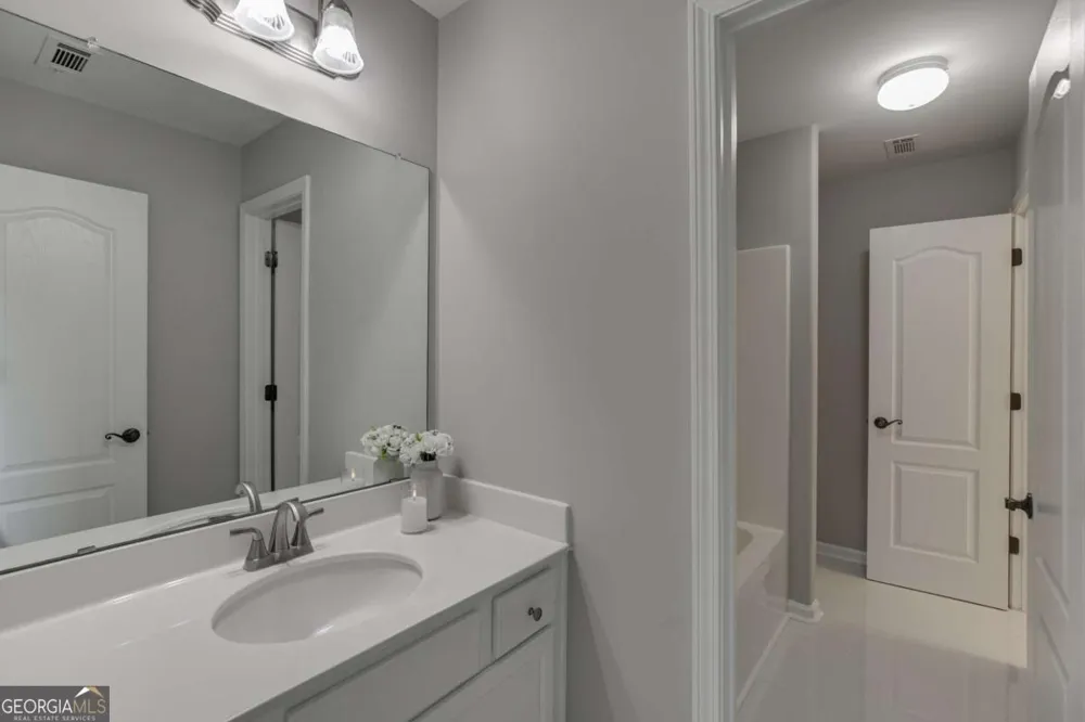 3941 Lake Pass LN Suwanee, GA 30024