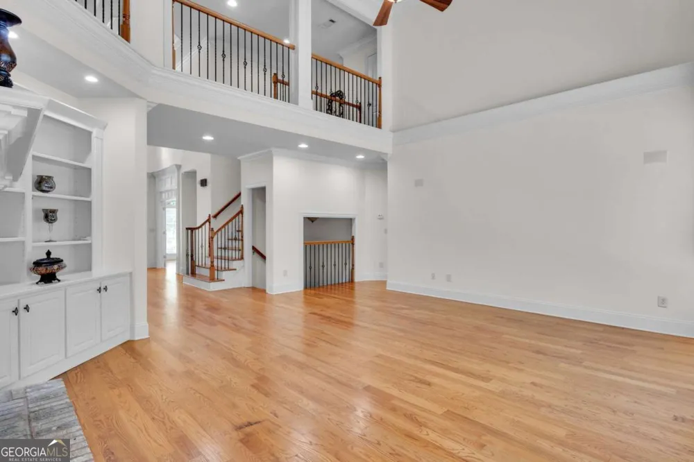 1020 Cranbrook Glen LN Snellville, GA 30078