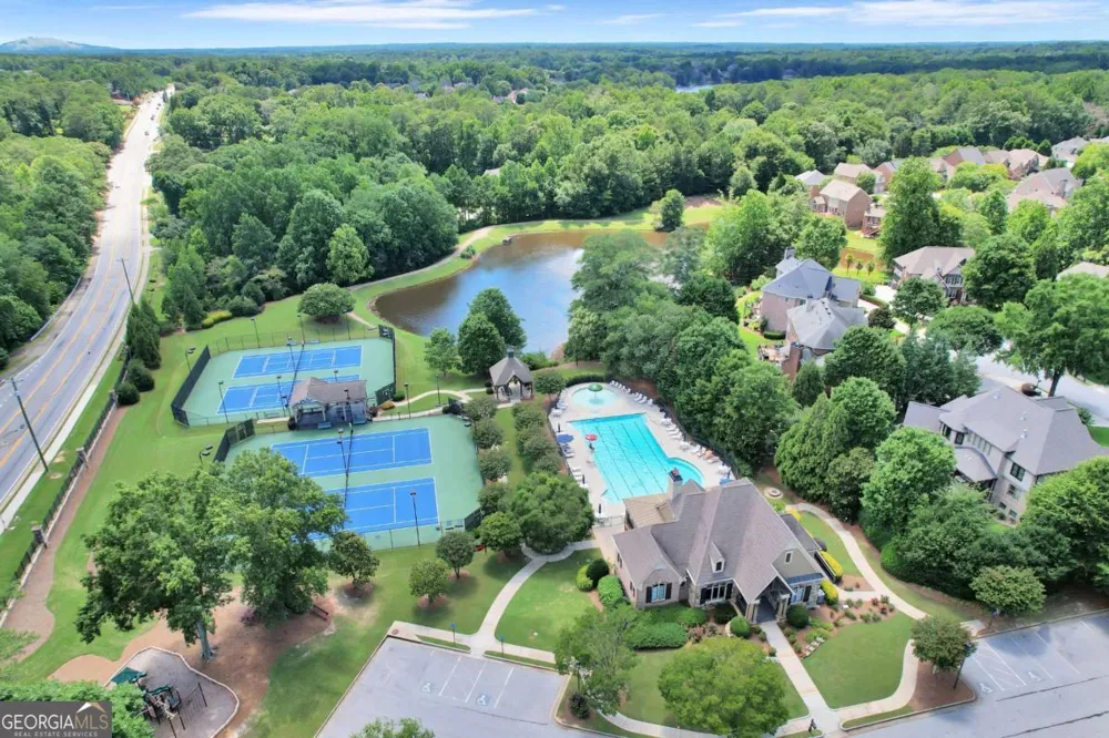 1020 Cranbrook Glen LN Snellville, GA 30078