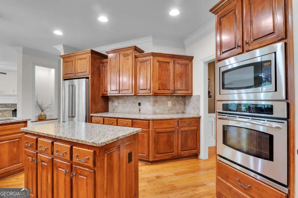 1020 Cranbrook Glen LN Snellville, GA 30078