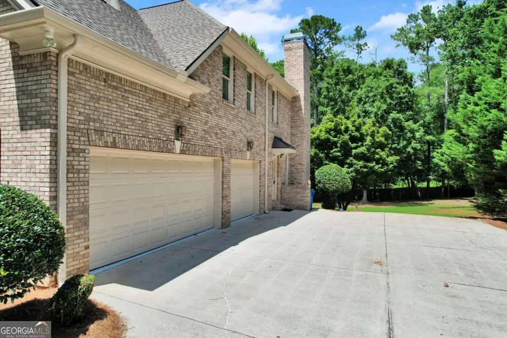 1020 Cranbrook Glen LN Snellville, GA 30078