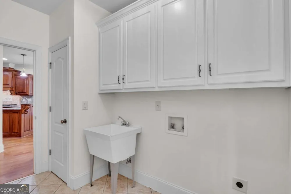 1020 Cranbrook Glen LN Snellville, GA 30078