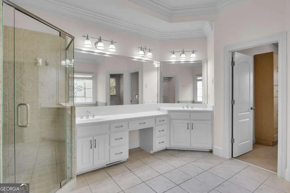 1020 Cranbrook Glen LN Snellville, GA 30078