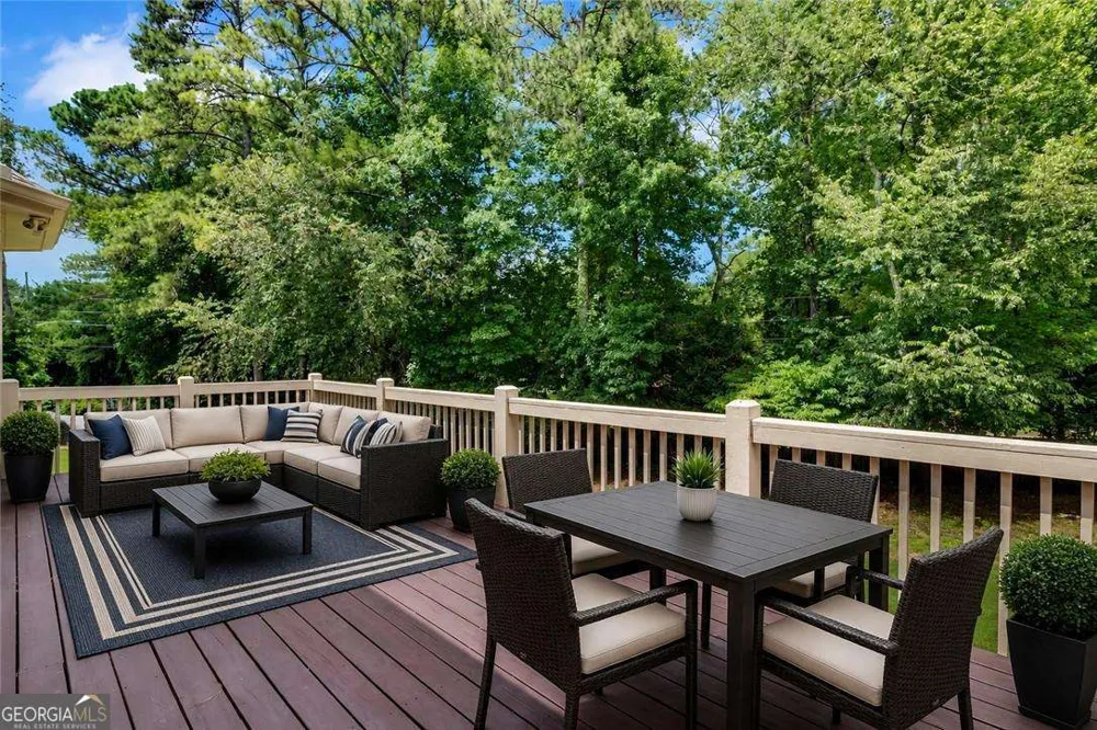1020 Cranbrook Glen LN Snellville, GA 30078