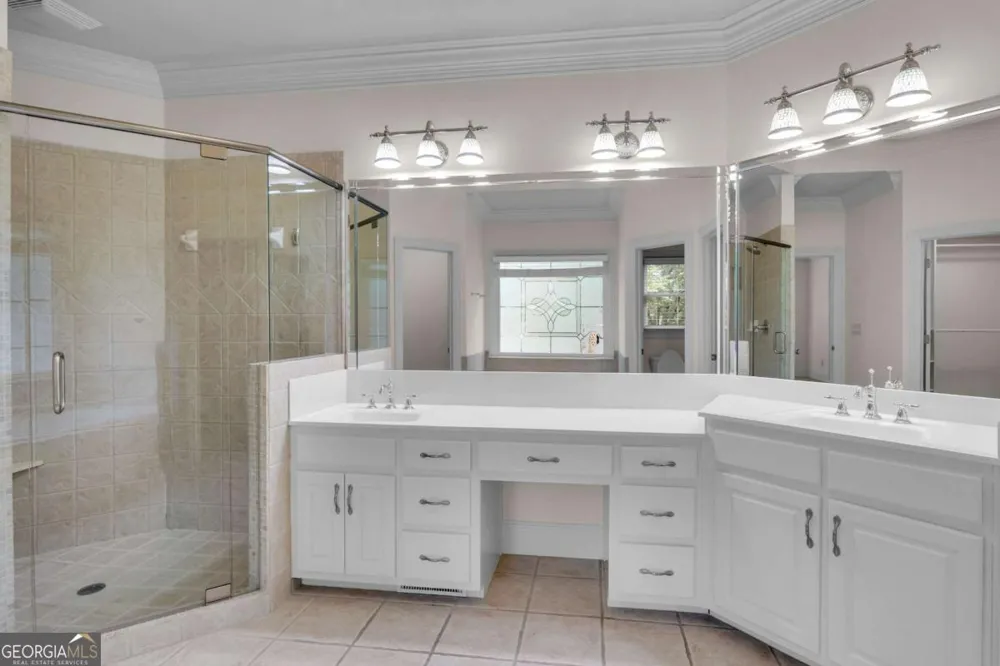 1020 Cranbrook Glen LN Snellville, GA 30078