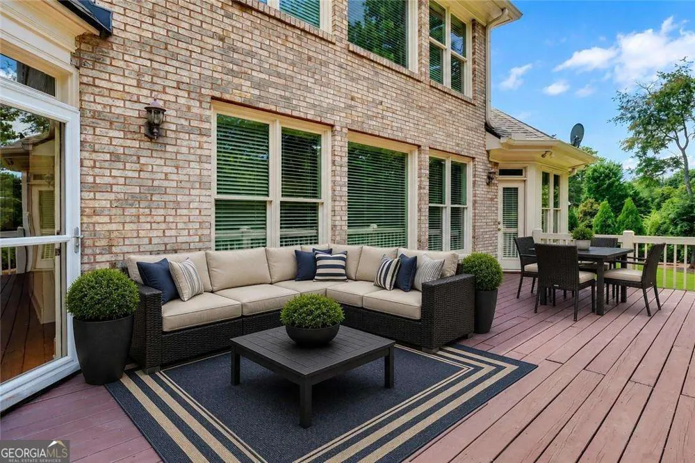 1020 Cranbrook Glen LN Snellville, GA 30078