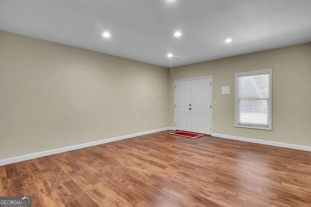 1020 Cranbrook Glen LN Snellville, GA 30078