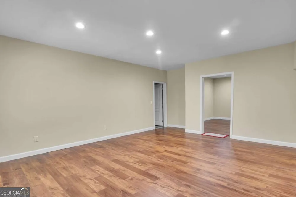 1020 Cranbrook Glen LN Snellville, GA 30078