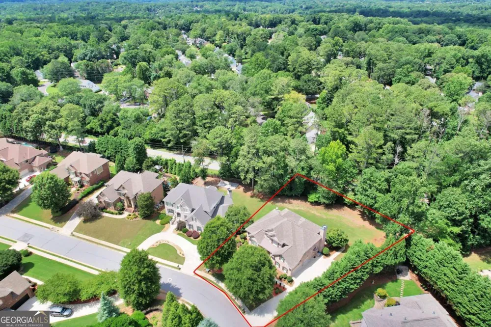 1020 Cranbrook Glen LN Snellville, GA 30078