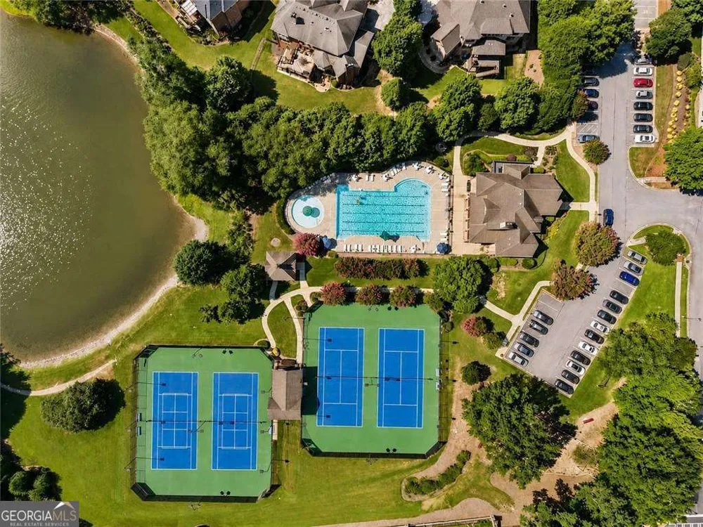 1020 Cranbrook Glen LN Snellville, GA 30078