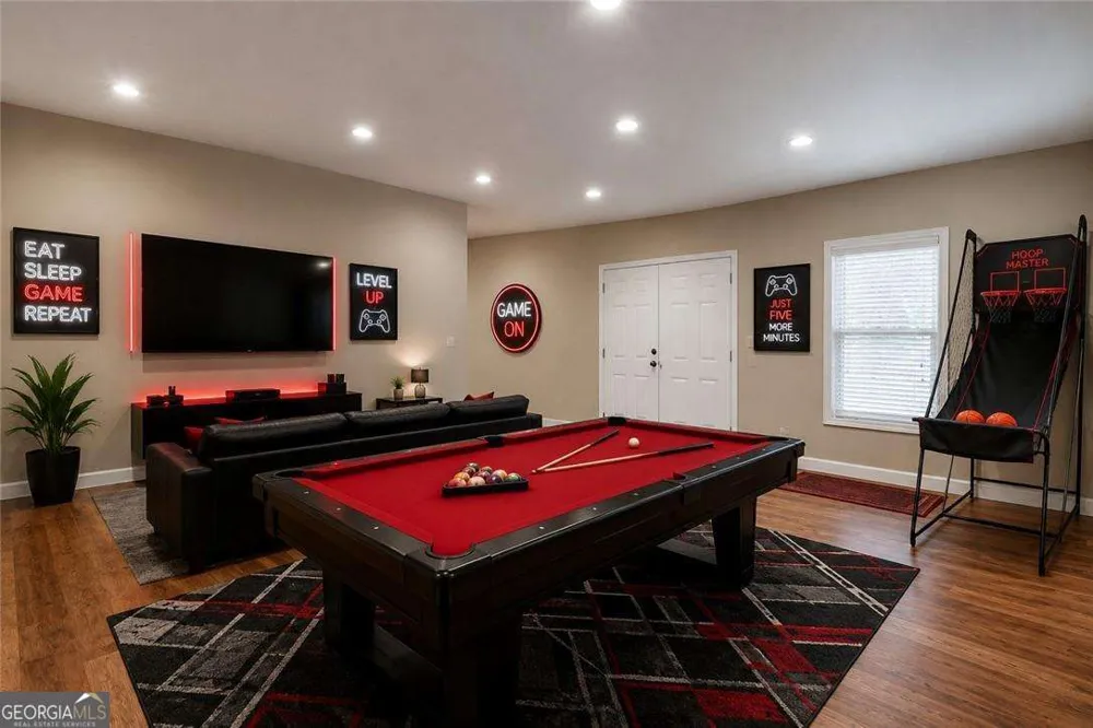1020 Cranbrook Glen LN Snellville, GA 30078