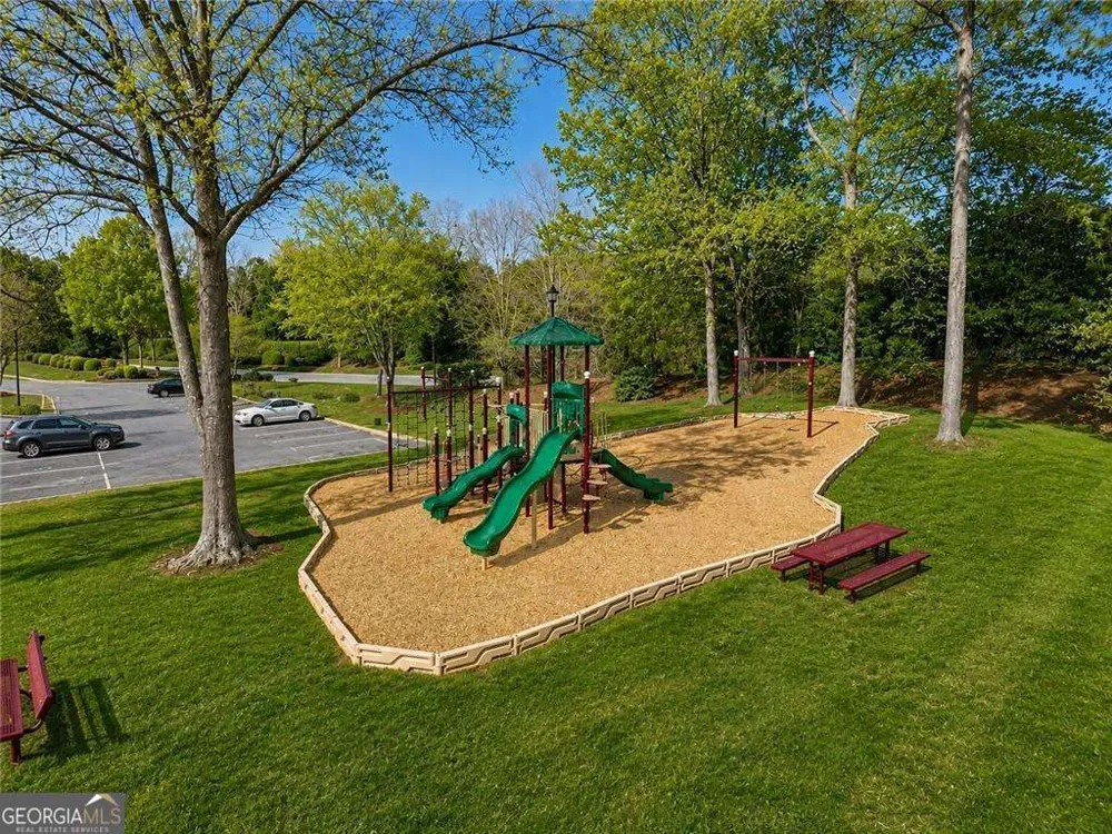 1020 Cranbrook Glen LN Snellville, GA 30078