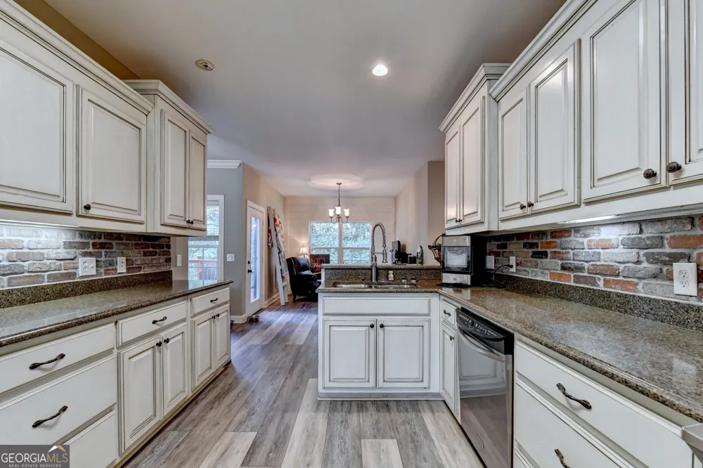 33 Highland RD N Dahlonega, GA 30533