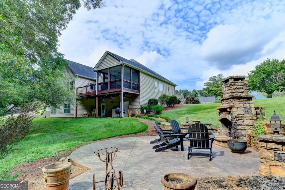 33 Highland RD N Dahlonega, GA 30533