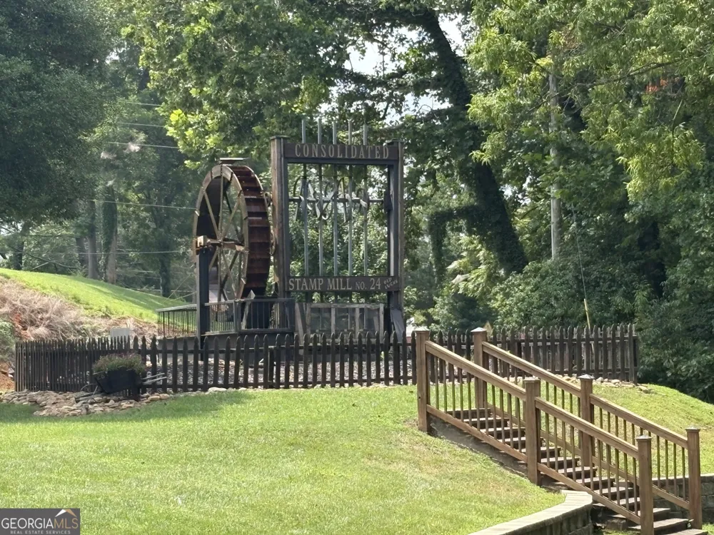 33 Highland RD N Dahlonega, GA 30533