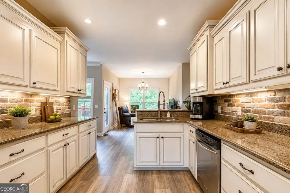 33 Highland RD N Dahlonega, GA 30533