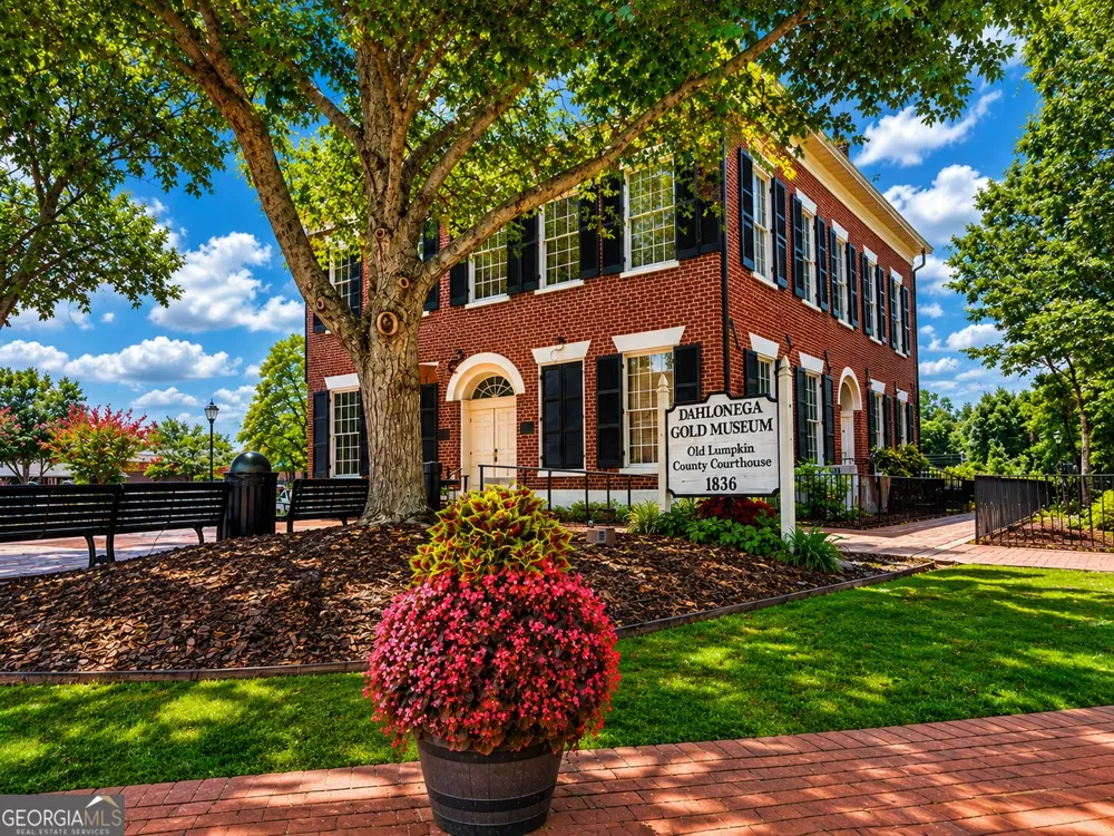 33 Highland RD N Dahlonega, GA 30533