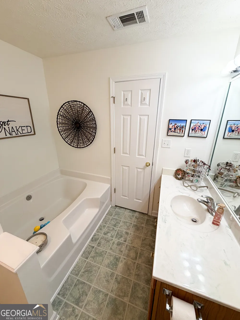 300 Edgemont DR LaGrange, GA 30240