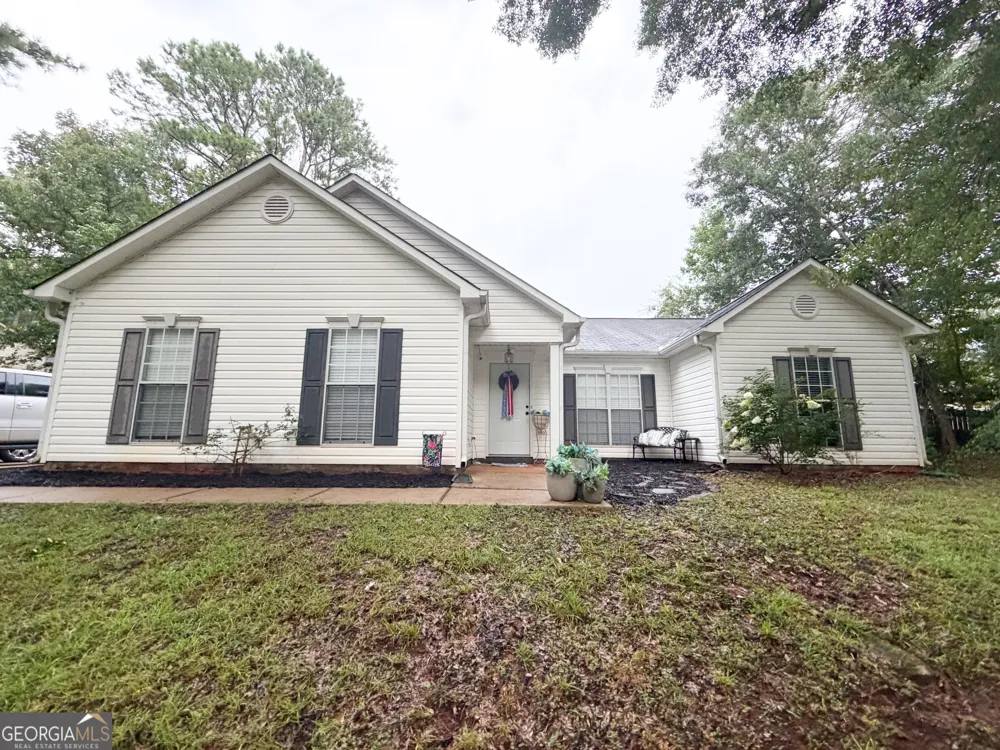 300 Edgemont DR LaGrange, GA 30240