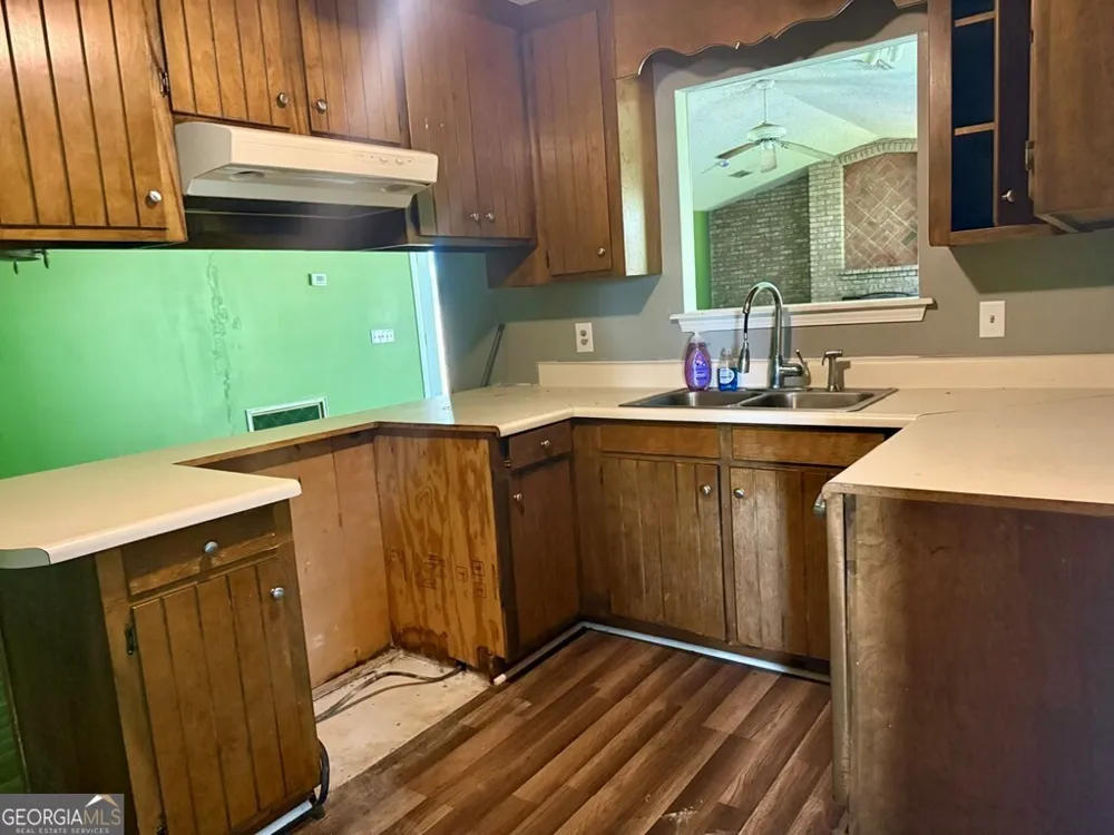 517 Ben Carver RD Douglas, GA 31535