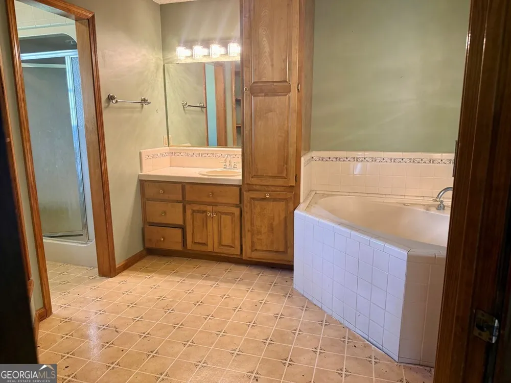 517 Ben Carver RD Douglas, GA 31535