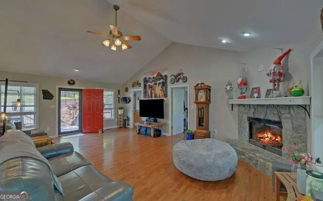 95 Windjammer DR Hiawassee, GA 30546