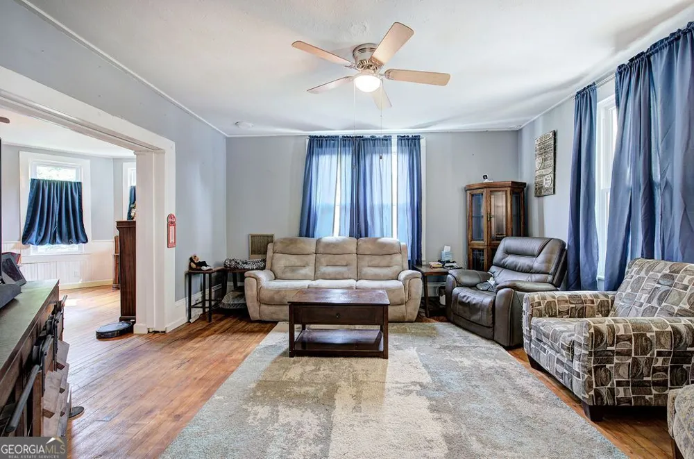 36 Shaw ST Kingston, GA 30145