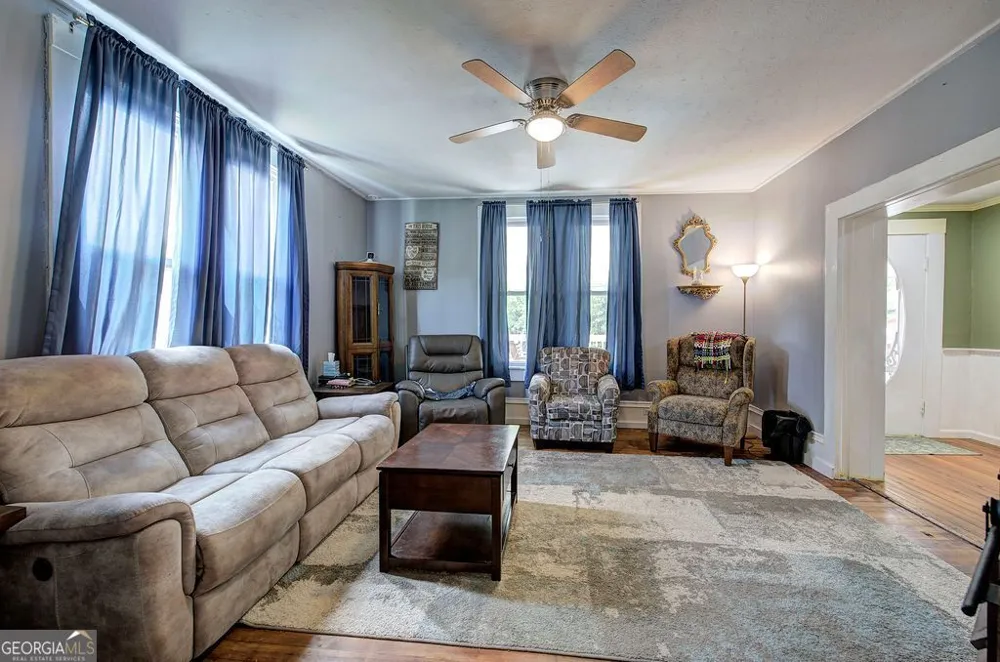36 Shaw ST Kingston, GA 30145