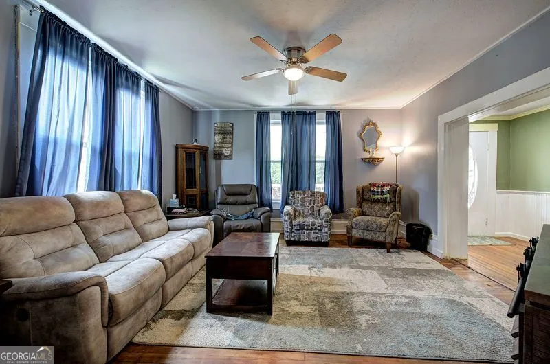 36 Shaw ST Kingston, GA 30145