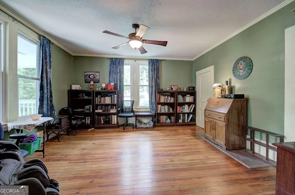 36 Shaw ST Kingston, GA 30145