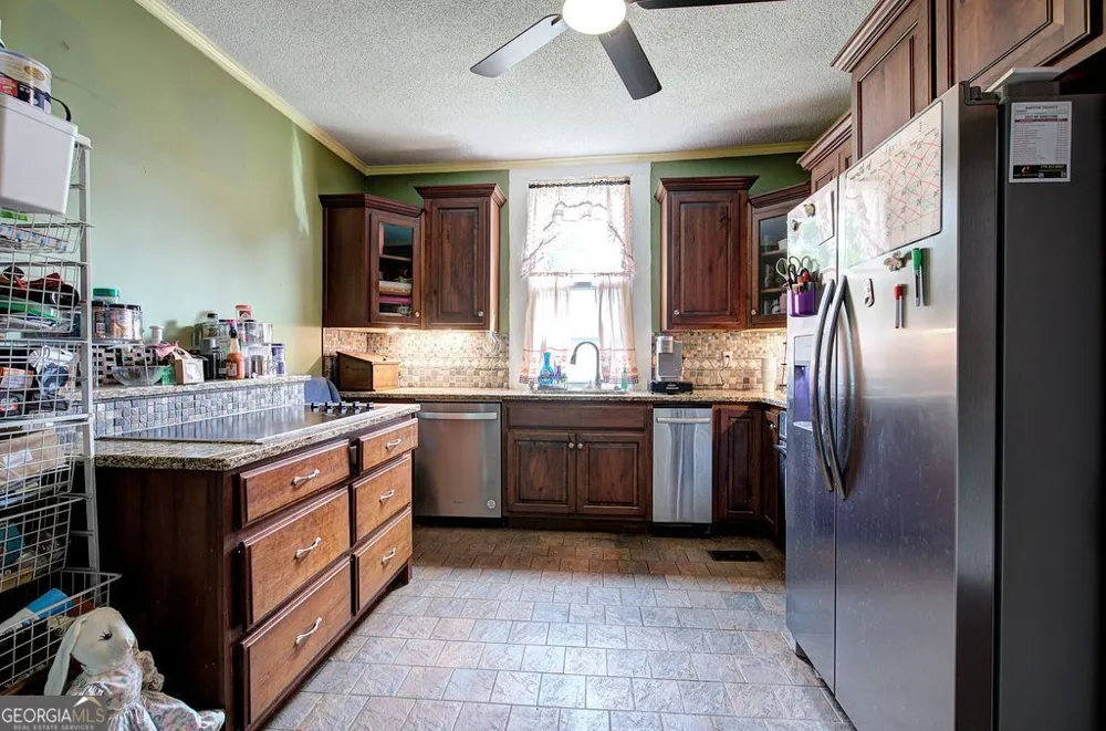 36 Shaw ST Kingston, GA 30145