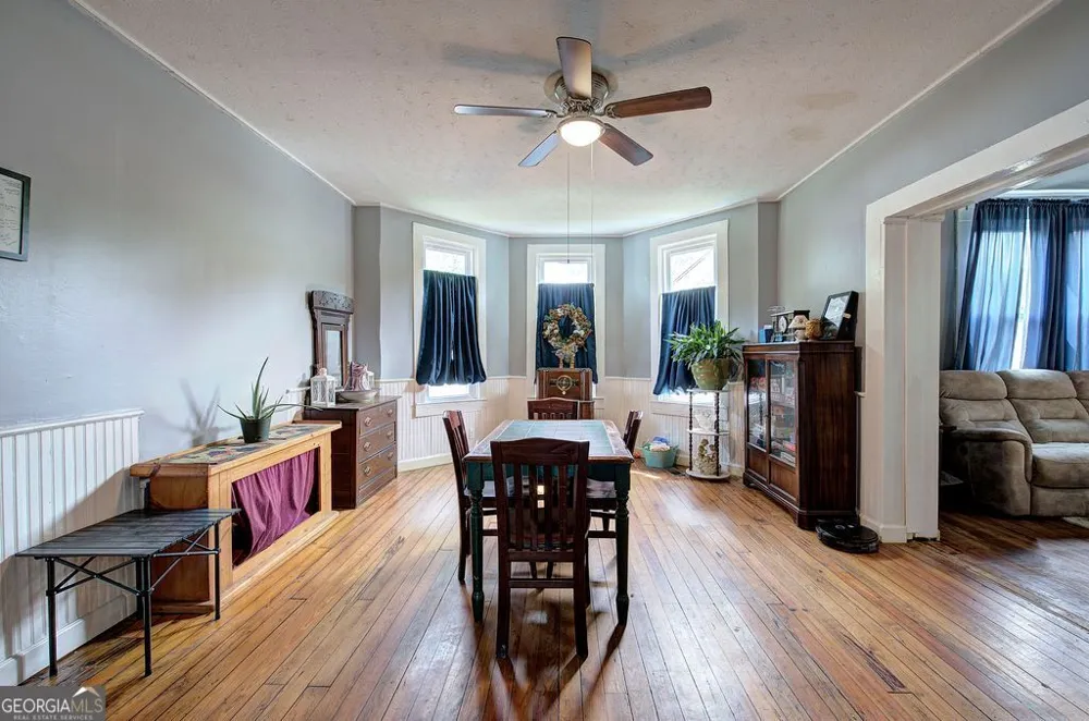 36 Shaw ST Kingston, GA 30145