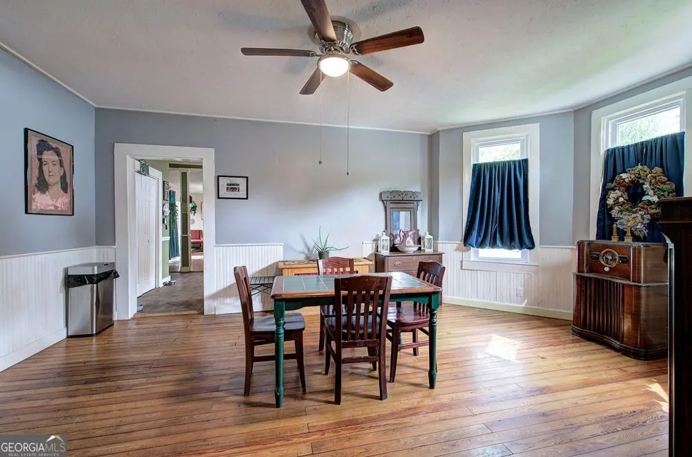 36 Shaw ST Kingston, GA 30145