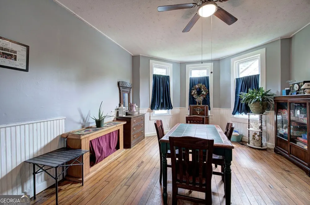 36 Shaw ST Kingston, GA 30145