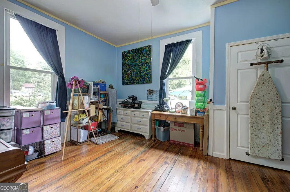 36 Shaw ST Kingston, GA 30145