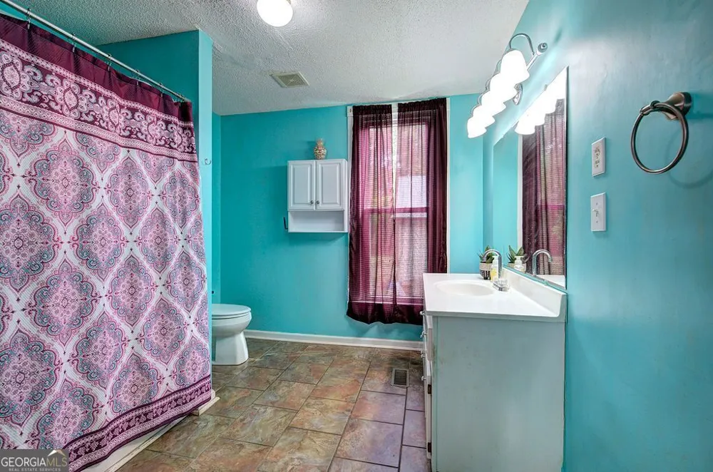 36 Shaw ST Kingston, GA 30145