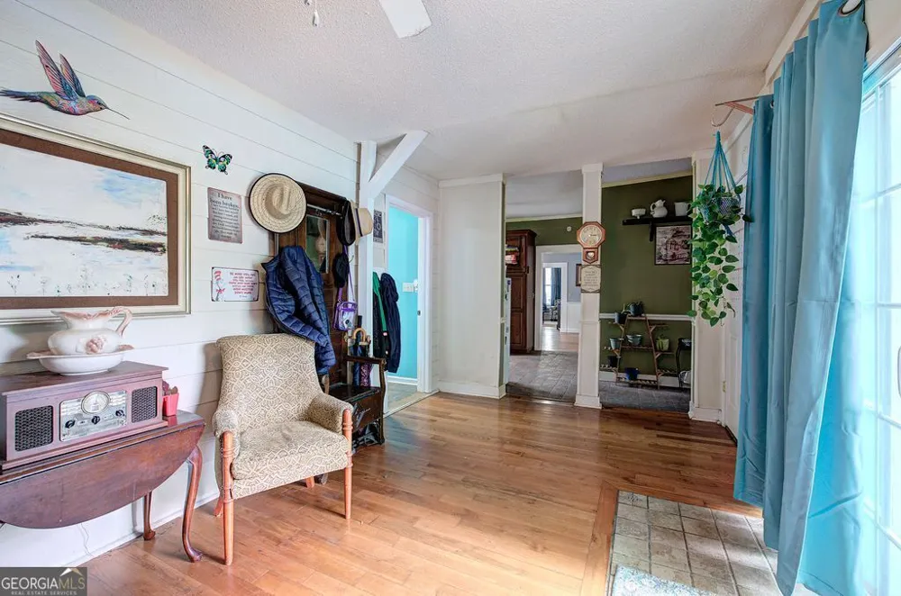 36 Shaw ST Kingston, GA 30145