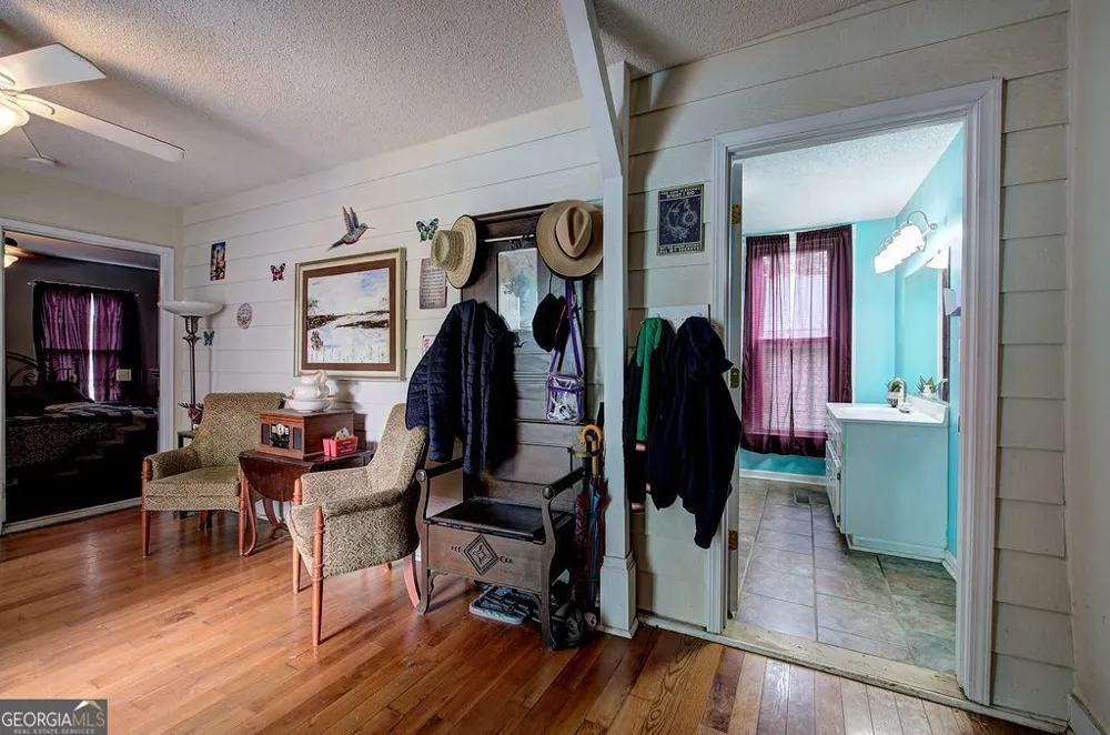 36 Shaw ST Kingston, GA 30145