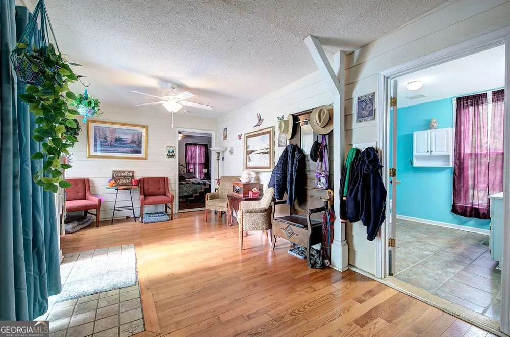 36 Shaw ST Kingston, GA 30145