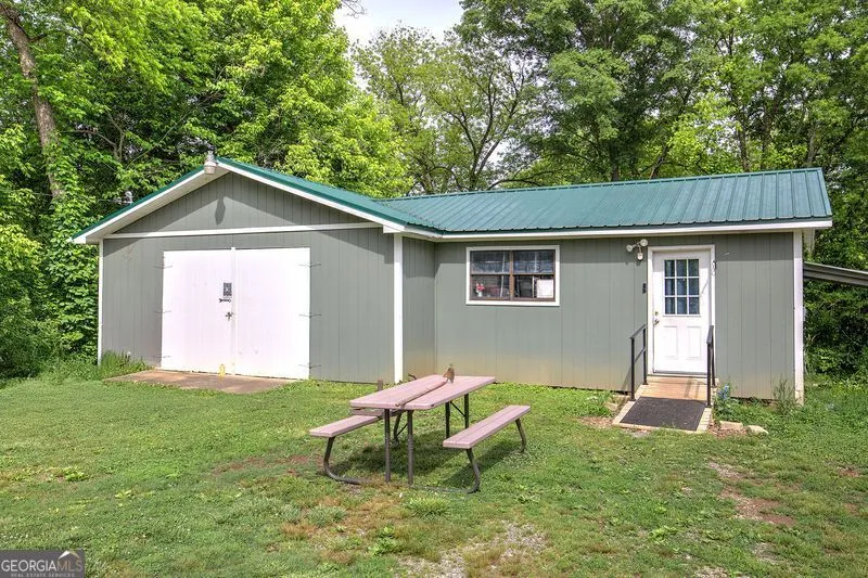 36 Shaw ST Kingston, GA 30145