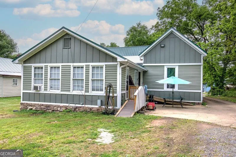 36 Shaw ST Kingston, GA 30145