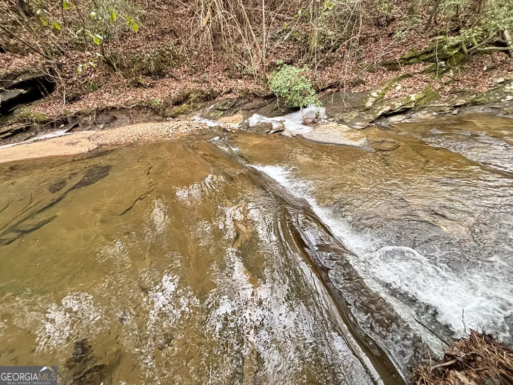5AC LoveJoy LN Talking Rock, GA 30175