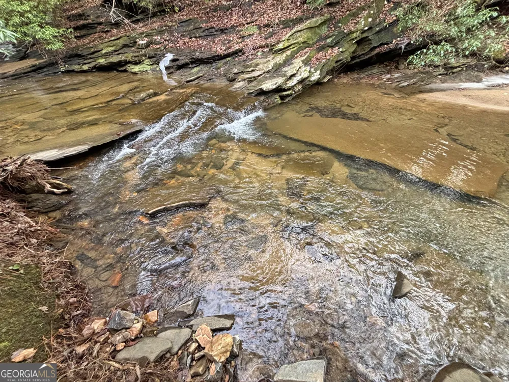 5AC LoveJoy LN Talking Rock, GA 30175